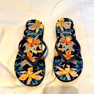 Navy blue Roxy flip flops